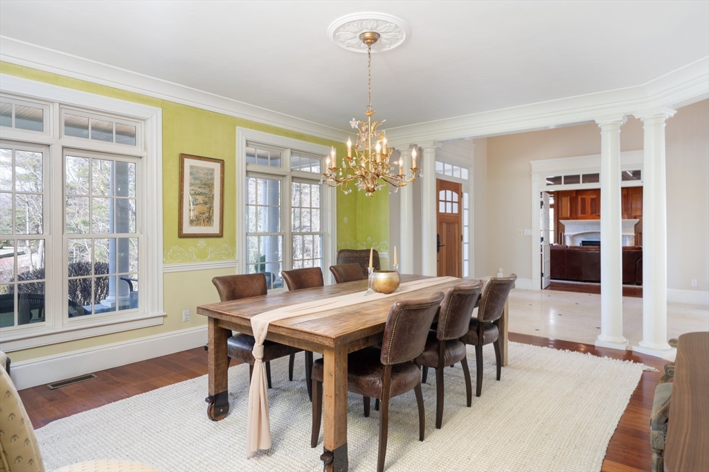 Milton, Massachusetts 02186, United States, 6 Bedrooms Bedrooms, ,5 BathroomsBathrooms,Residential,Active,104218