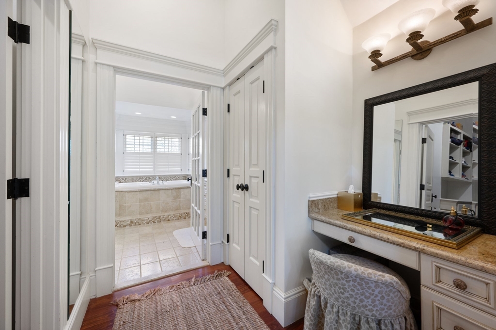 Milton, Massachusetts 02186, United States, 6 Bedrooms Bedrooms, ,5 BathroomsBathrooms,Residential,Active,104218