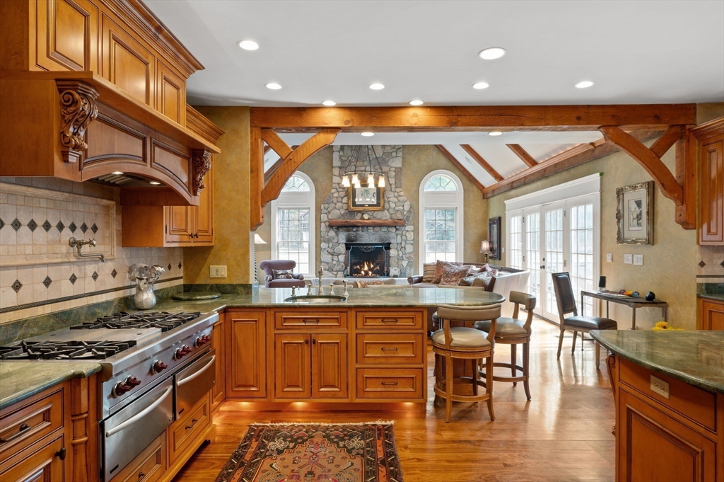 Milton, Massachusetts 02186, United States, 6 Bedrooms Bedrooms, ,5 BathroomsBathrooms,Residential,Active,104218