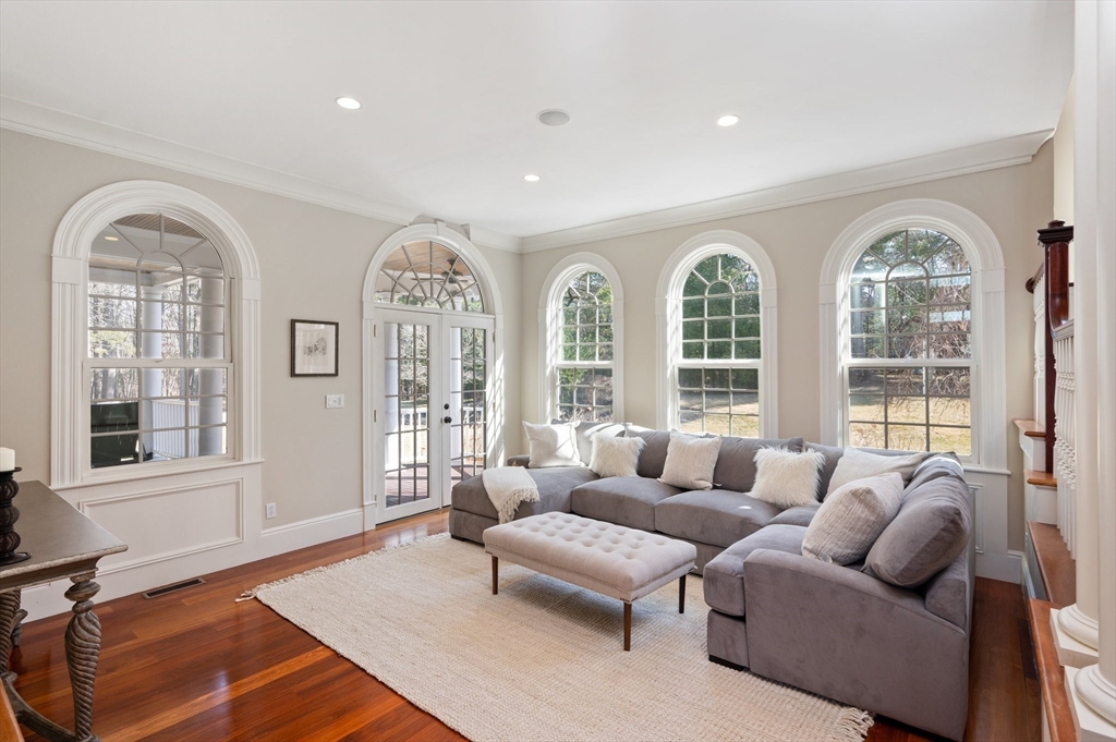 Milton, Massachusetts 02186, United States, 6 Bedrooms Bedrooms, ,5 BathroomsBathrooms,Residential,Active,104218