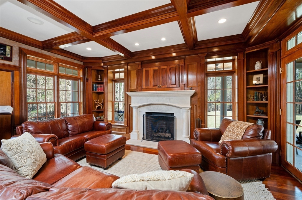 Milton, Massachusetts 02186, United States, 6 Bedrooms Bedrooms, ,5 BathroomsBathrooms,Residential,Active,104218