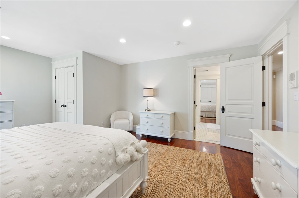 Milton, Massachusetts 02186, United States, 6 Bedrooms Bedrooms, ,5 BathroomsBathrooms,Residential,Active,104218