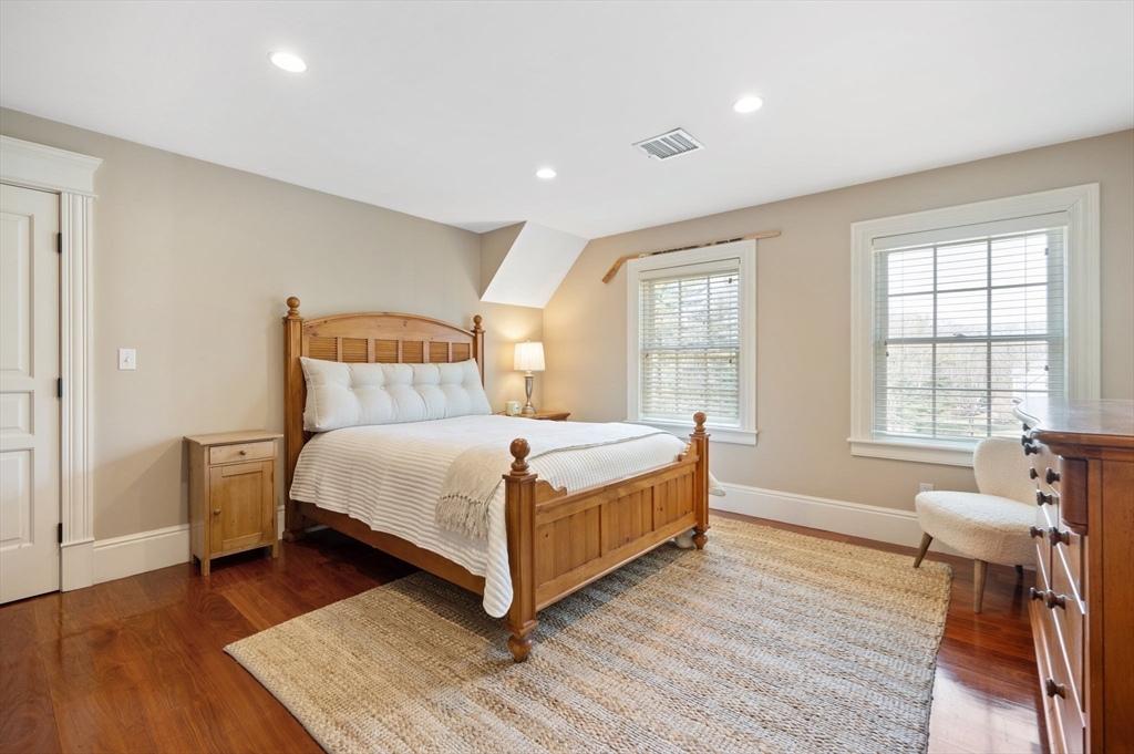 Milton, Massachusetts 02186, United States, 6 Bedrooms Bedrooms, ,5 BathroomsBathrooms,Residential,Active,104218