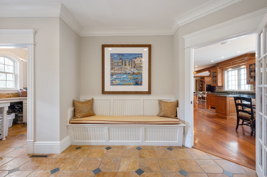 Milton, Massachusetts 02186, United States, 6 Bedrooms Bedrooms, ,5 BathroomsBathrooms,Residential,Active,104218