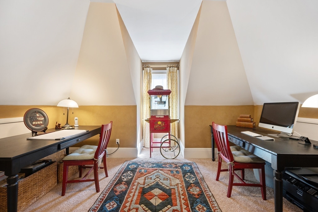 Milton, Massachusetts 02186, United States, 6 Bedrooms Bedrooms, ,5 BathroomsBathrooms,Residential,Active,104218