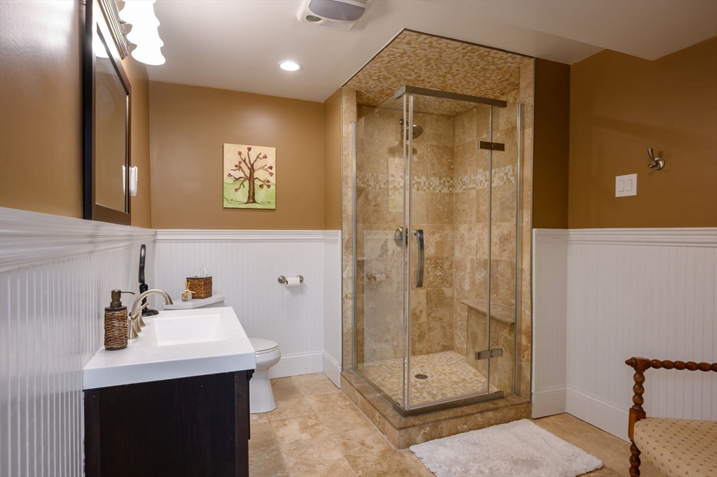 Milton, Massachusetts 02186, United States, 6 Bedrooms Bedrooms, ,5 BathroomsBathrooms,Residential,Active,104218