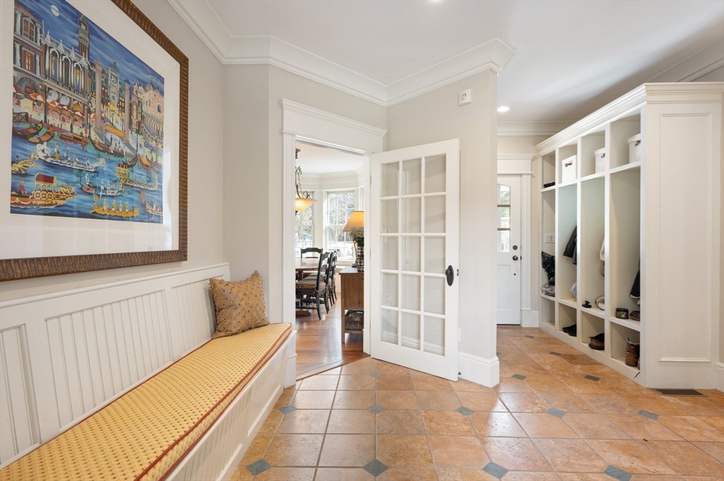 Milton, Massachusetts 02186, United States, 6 Bedrooms Bedrooms, ,5 BathroomsBathrooms,Residential,Active,104218