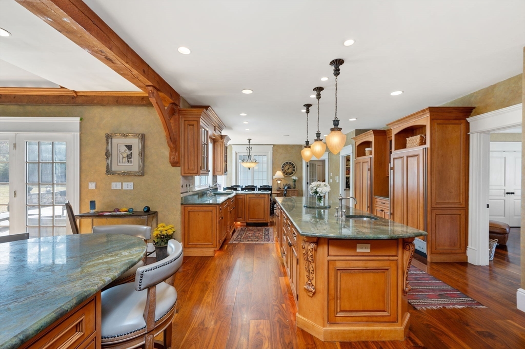 Milton, Massachusetts 02186, United States, 6 Bedrooms Bedrooms, ,5 BathroomsBathrooms,Residential,Active,104218