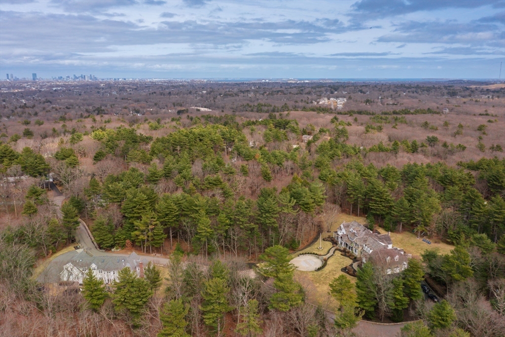 Milton, Massachusetts 02186, United States, 6 Bedrooms Bedrooms, ,5 BathroomsBathrooms,Residential,Active,104218