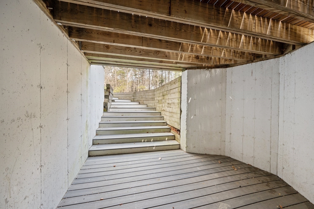 Milton, Massachusetts 02186, United States, 6 Bedrooms Bedrooms, ,5 BathroomsBathrooms,Residential,Active,104218