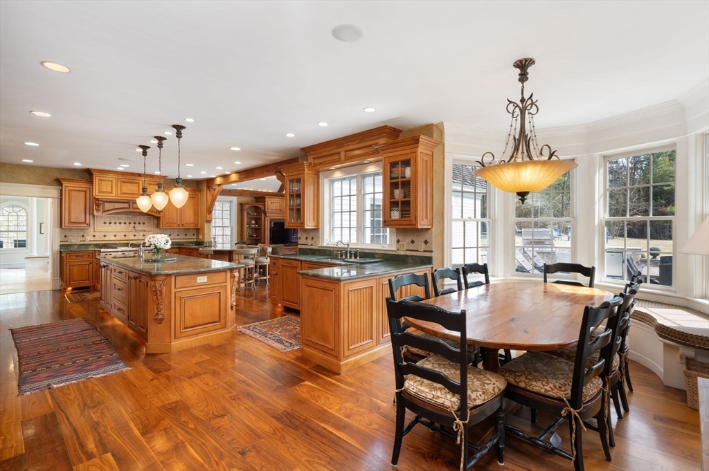 Milton, Massachusetts 02186, United States, 6 Bedrooms Bedrooms, ,5 BathroomsBathrooms,Residential,Active,104218