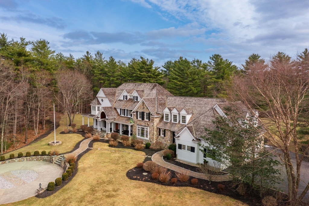 Milton, Massachusetts 02186, United States, 6 Bedrooms Bedrooms, ,5 BathroomsBathrooms,Residential,Active,104218