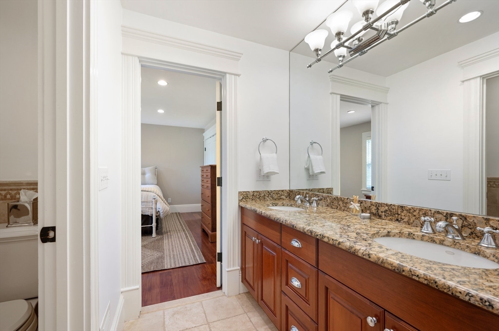 Milton, Massachusetts 02186, United States, 6 Bedrooms Bedrooms, ,5 BathroomsBathrooms,Residential,Active,104218