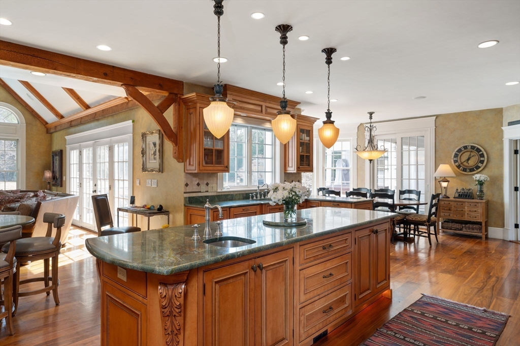 Milton, Massachusetts 02186, United States, 6 Bedrooms Bedrooms, ,5 BathroomsBathrooms,Residential,Active,104218