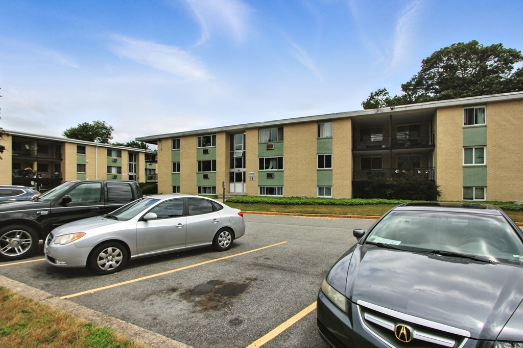 18 Nelson Dr 2F