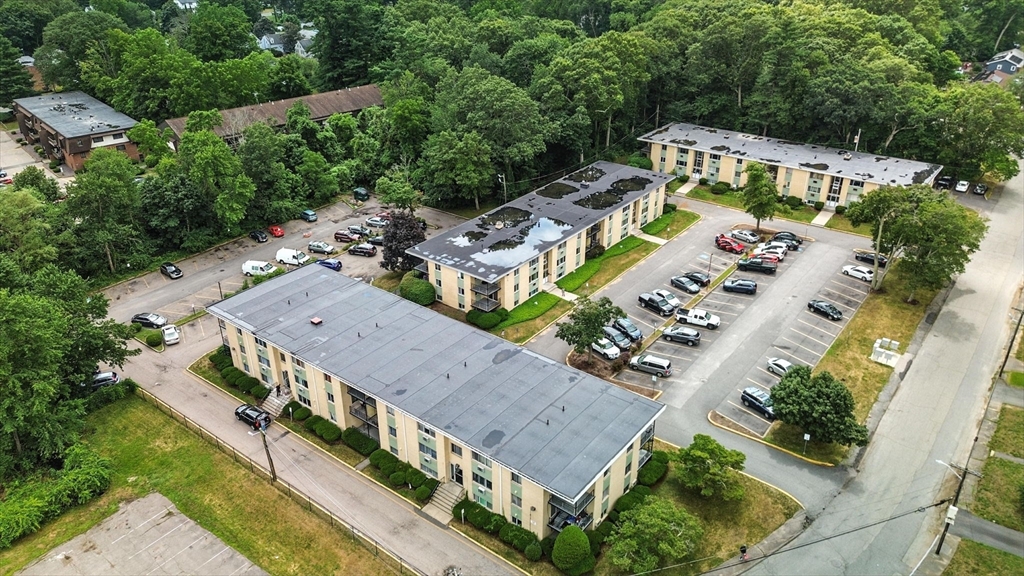 18 Nelson Dr 2F
