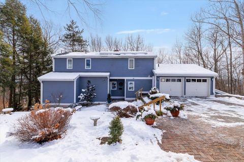 Photo of 40 Hillcrest Ave, Worcester, MA 01602 (MLS # 73471154)