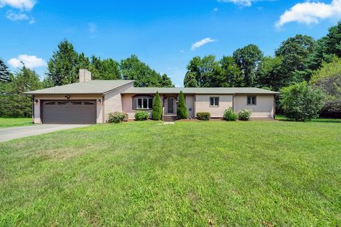 5 Country View Ln Granby MA 01033