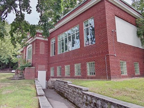 114 Pleasant Southbridge MA 01550