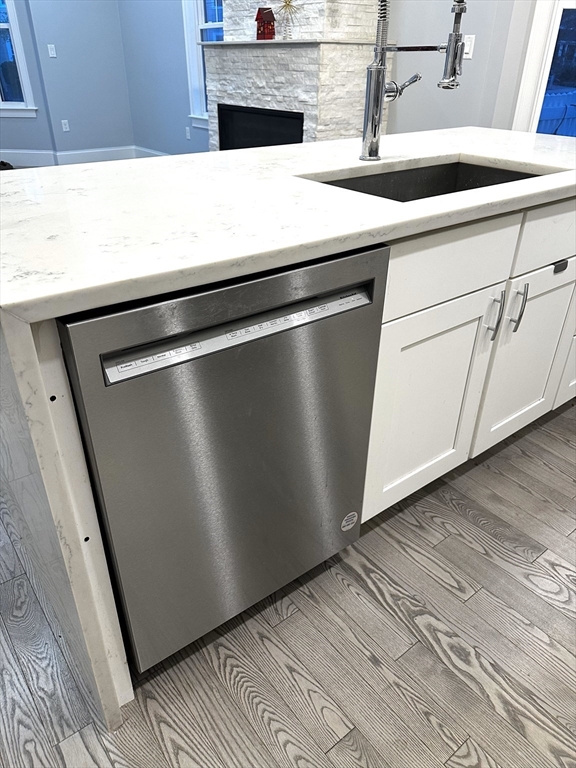 Somerville, Massachusetts 02145, United States, 2 Bedrooms Bedrooms, ,2 BathroomsBathrooms,Residential,Active,117750