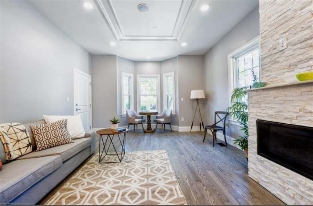 Somerville, Massachusetts 02145, United States, 2 Bedrooms Bedrooms, ,2 BathroomsBathrooms,Residential,Active,117750