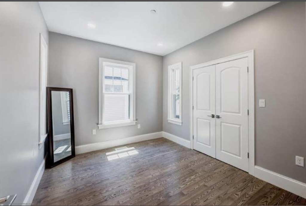 Somerville, Massachusetts 02145, United States, 2 Bedrooms Bedrooms, ,2 BathroomsBathrooms,Residential,Active,117750