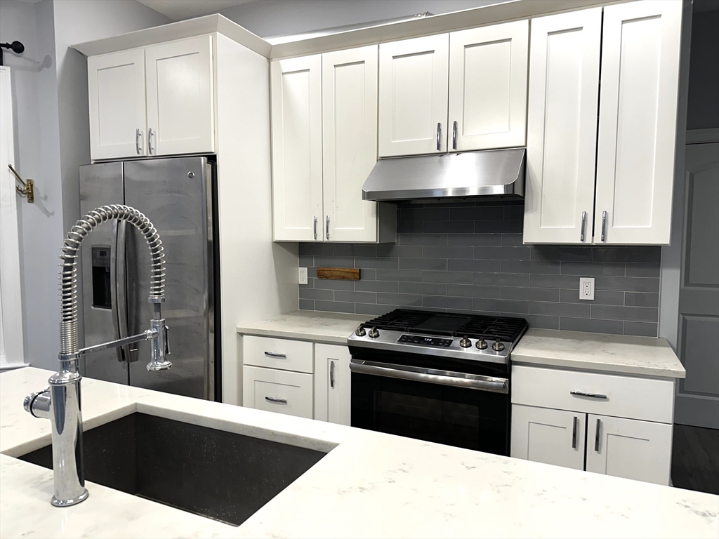 Somerville, Massachusetts 02145, United States, 2 Bedrooms Bedrooms, ,2 BathroomsBathrooms,Residential,Active,117750