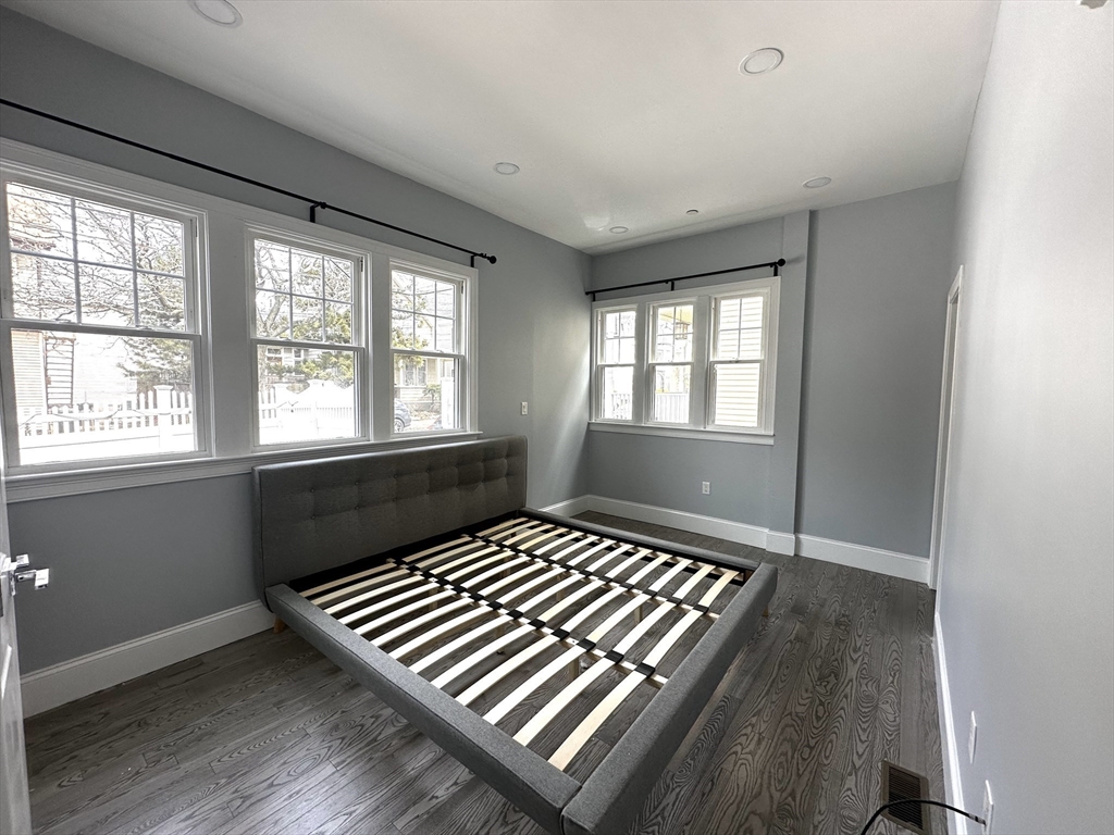 Somerville, Massachusetts 02145, United States, 2 Bedrooms Bedrooms, ,2 BathroomsBathrooms,Residential,Active,117750