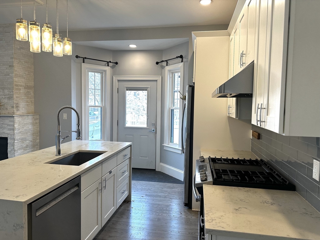 Somerville, Massachusetts 02145, United States, 2 Bedrooms Bedrooms, ,2 BathroomsBathrooms,Residential,Active,117750