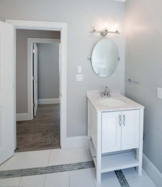 Somerville, Massachusetts 02145, United States, 2 Bedrooms Bedrooms, ,2 BathroomsBathrooms,Residential,Active,117750