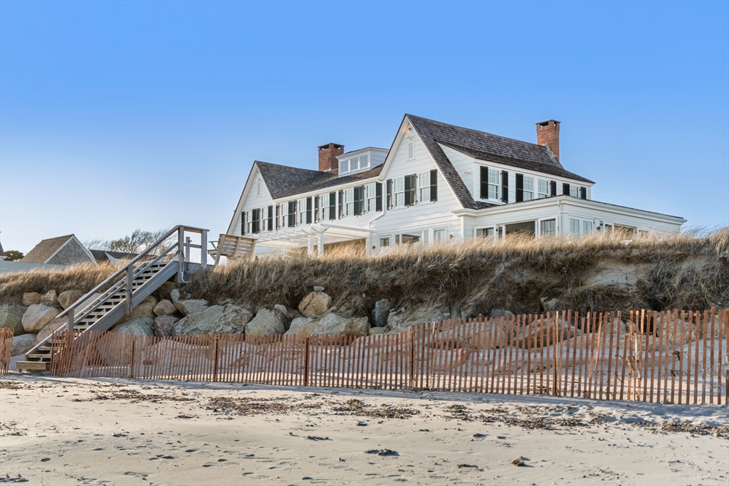 Barnstable, Massachusetts 02647, United States, 8 Bedrooms Bedrooms, ,6 BathroomsBathrooms,Residential,Active,110266