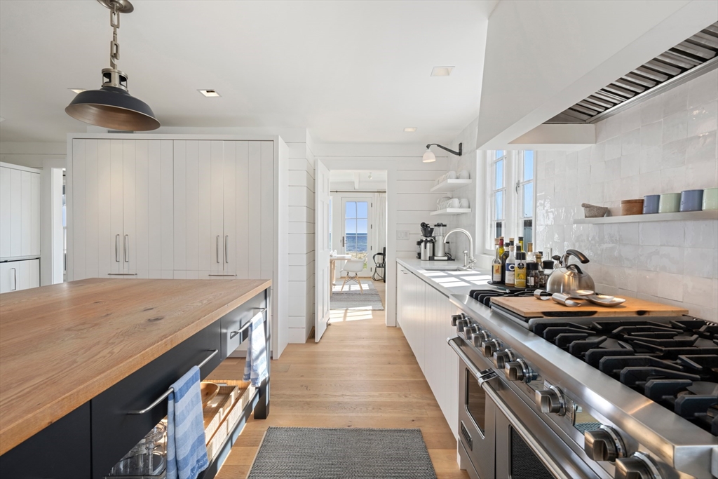 Barnstable, Massachusetts 02647, United States, 8 Bedrooms Bedrooms, ,6 BathroomsBathrooms,Residential,Active,110266