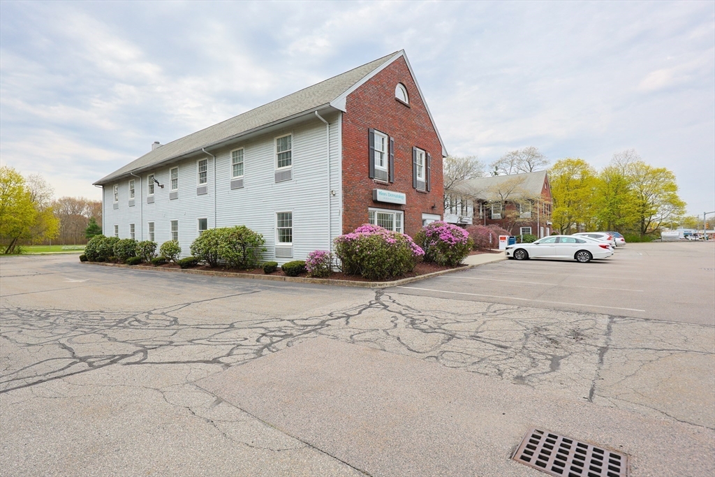 555 Pleasant St 206