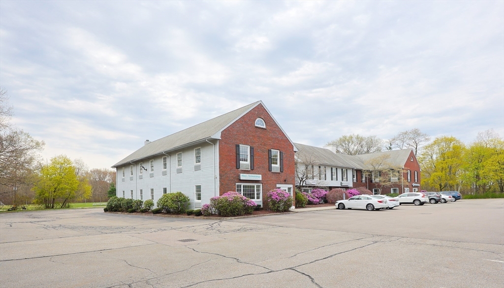 555 Pleasant St 206