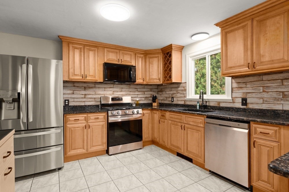 26 Pine Ridge Dr, Oxford, MA, 26 Pine Ridge Dr, Oxford, MA Photo #4