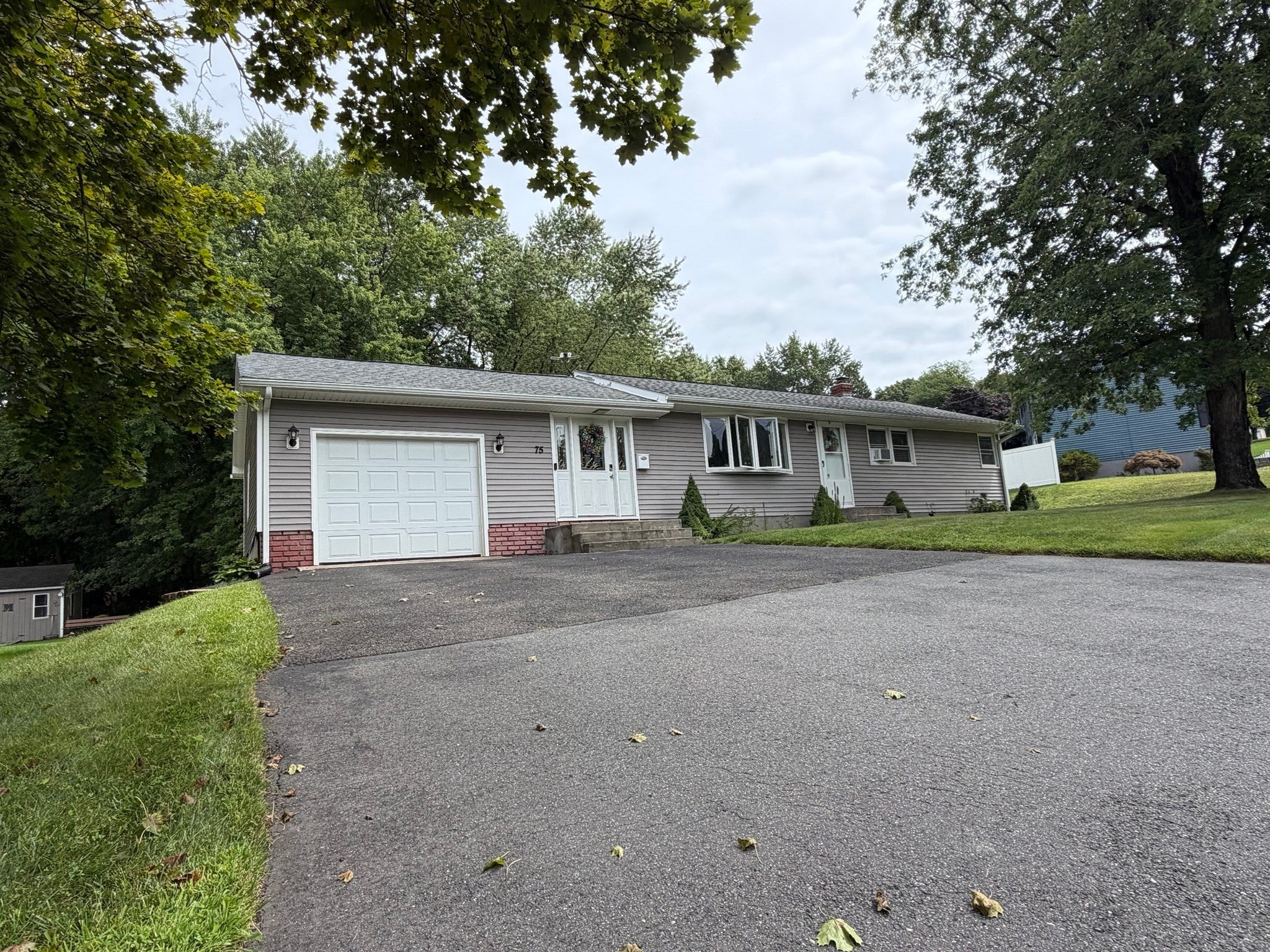 75 Longwood Dr, Chicopee, MA, 75 Longwood Dr, Chicopee, MA Photo #3