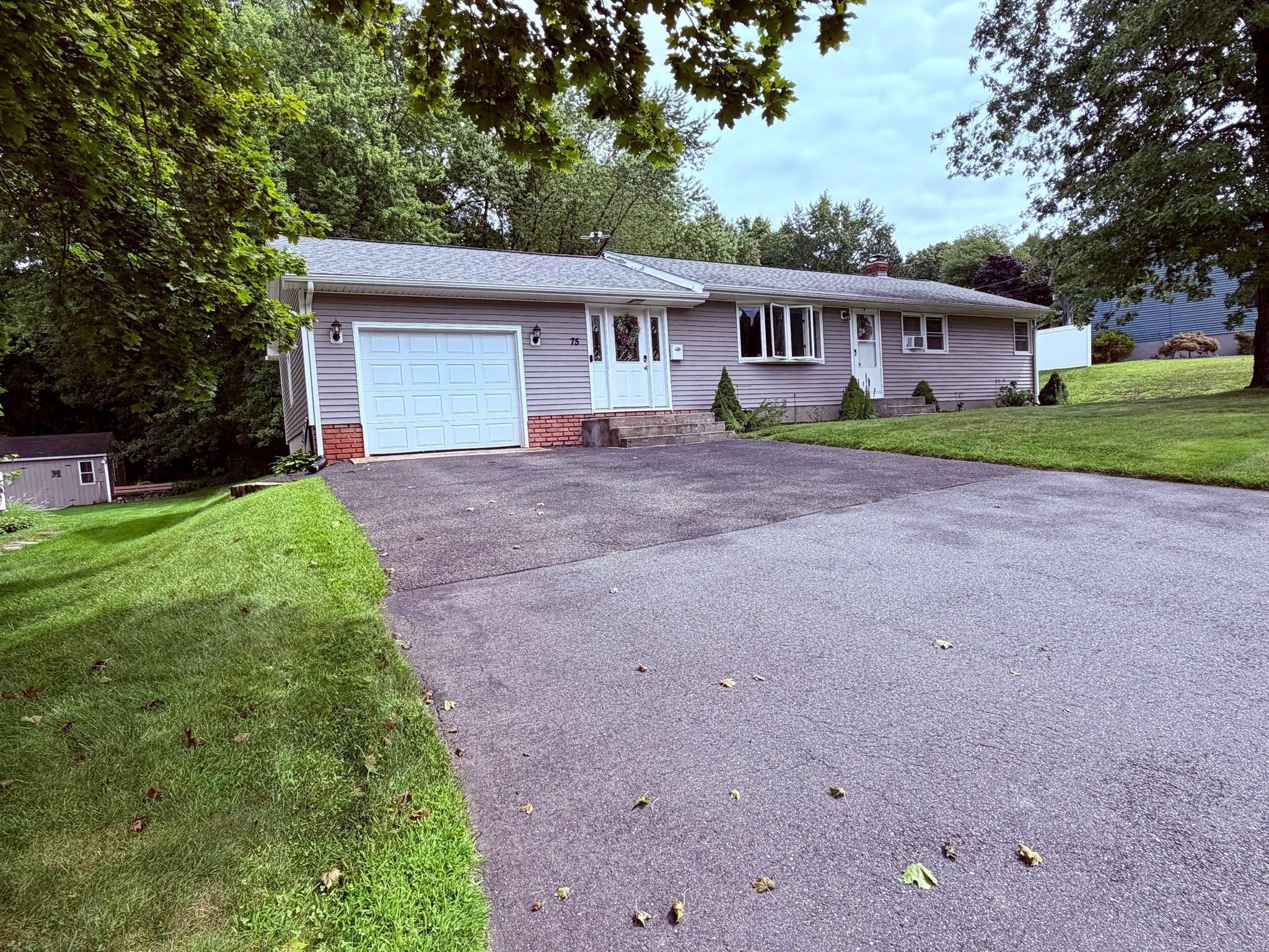 Photo of 75 Longwood Dr, Chicopee, MA