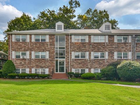 Photo of 47 Edgelawn Avenue #7, North Andover, MA 01845 (MLS # 73439672)
