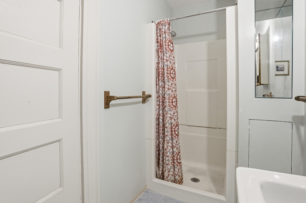17 Winthrop St, Marlborough, MA Photo #19
