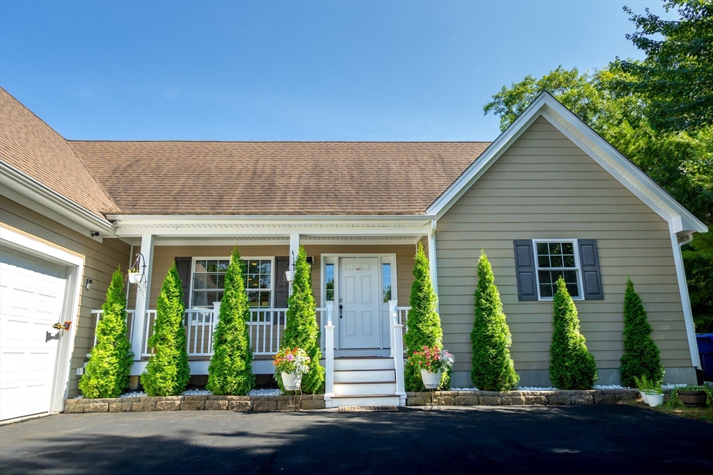 4 Finch Ln