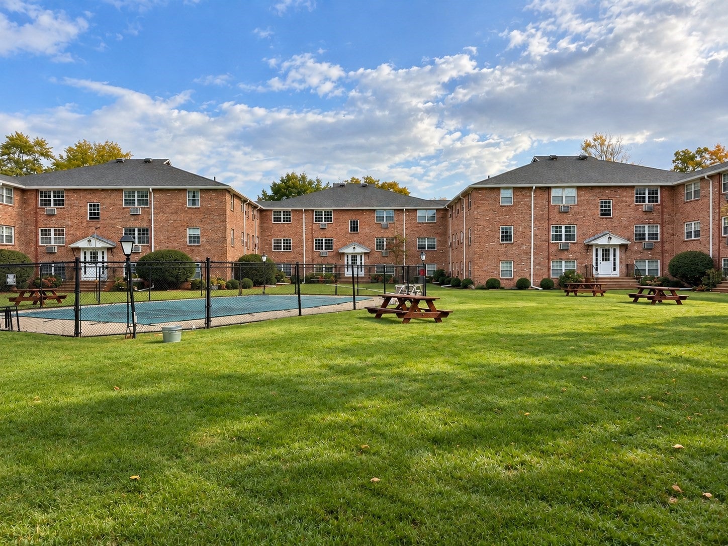 5 Colonial Village Dr 1