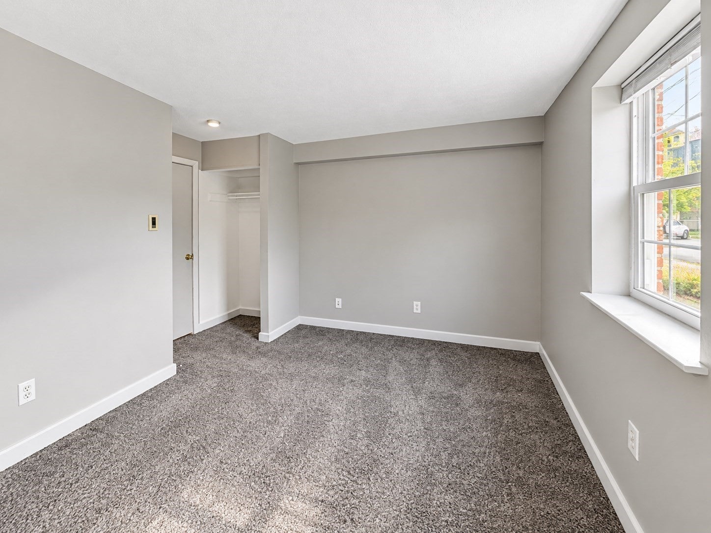 5 Colonial Village Dr 1