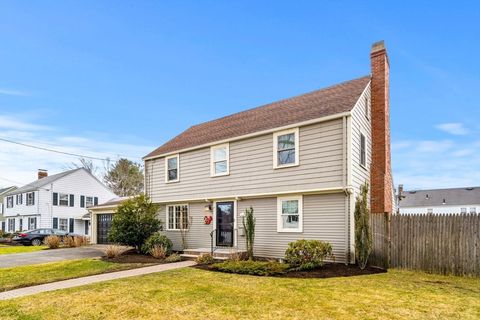 16 Miles Standish Road Marblehead MA 01945