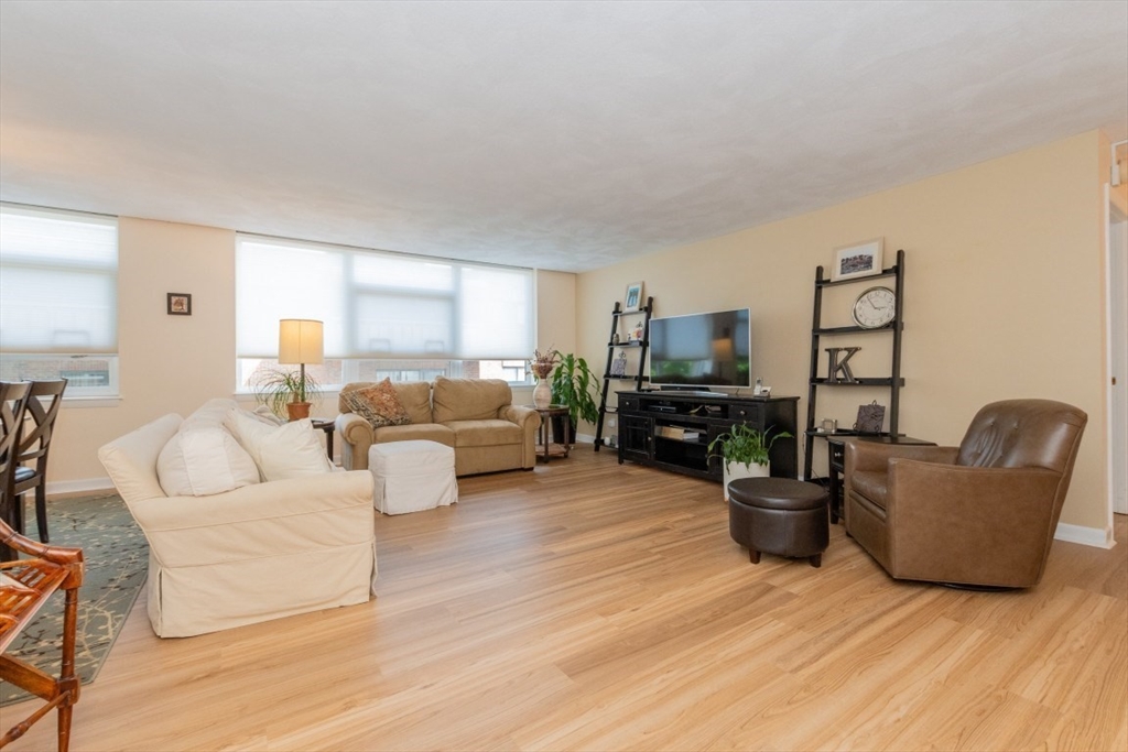 2 Hammond Pond Pkwy 402