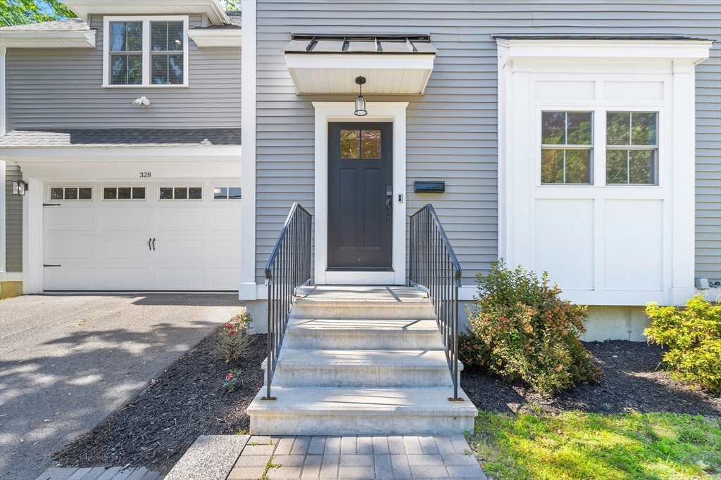 328 Village St 328