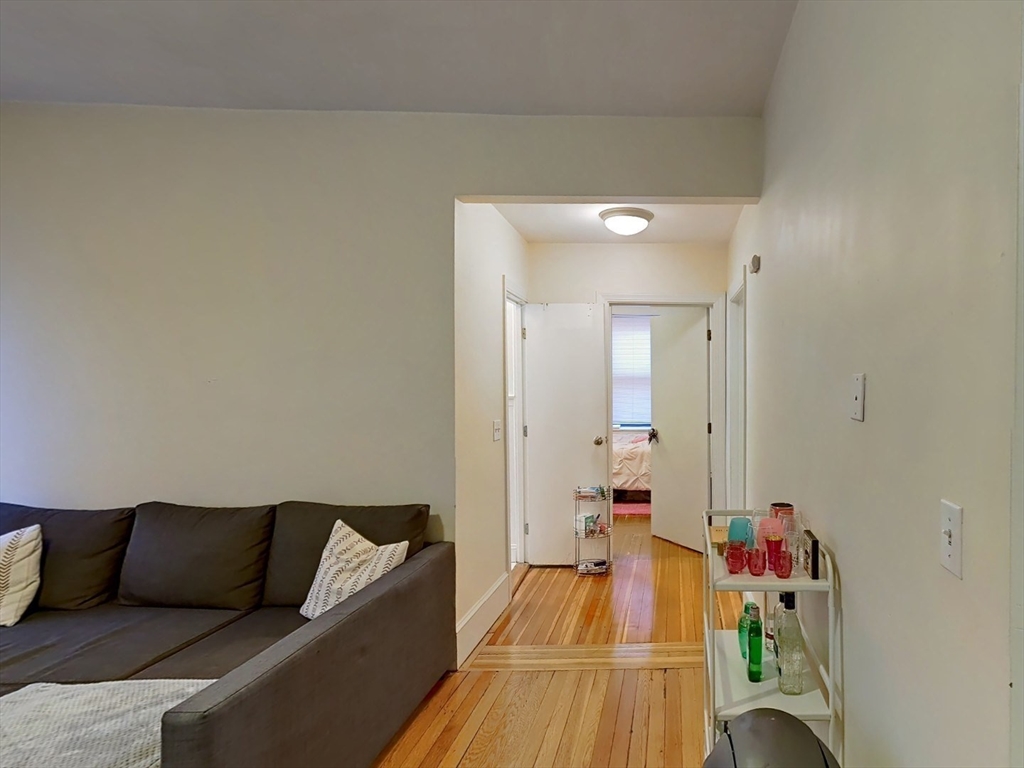 11 Aberdeen St. 4