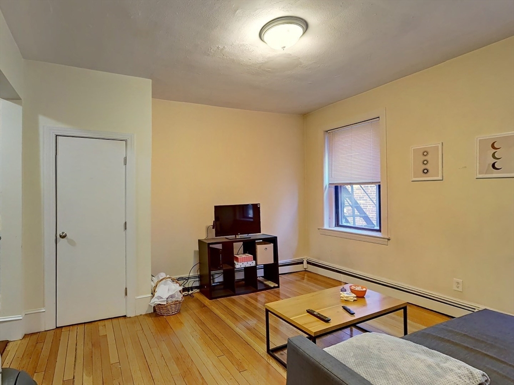 11 Aberdeen St. 4