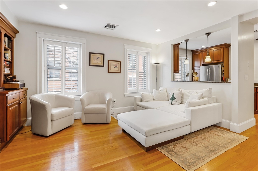 Click for 130 Myrtle St #PH, Boston, MA slideshow