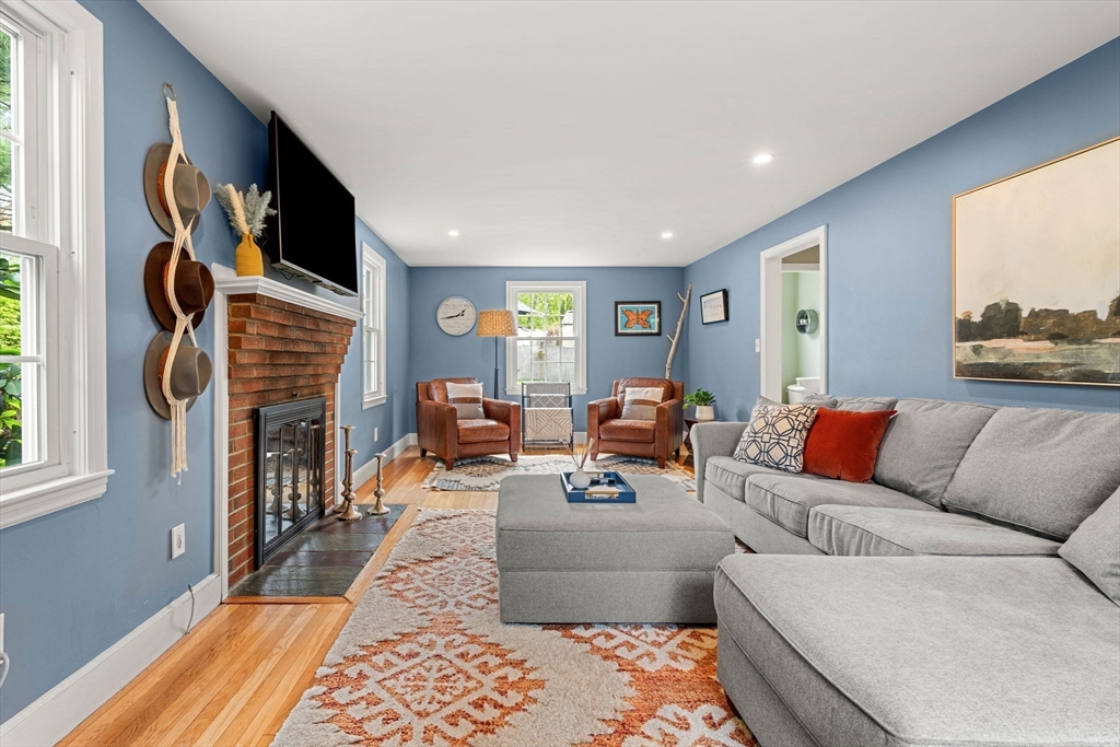 28 Waterside Road