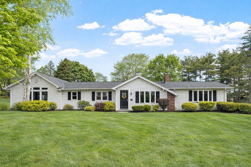 Photo: 3 Maryvale Ln, Peabody, MA